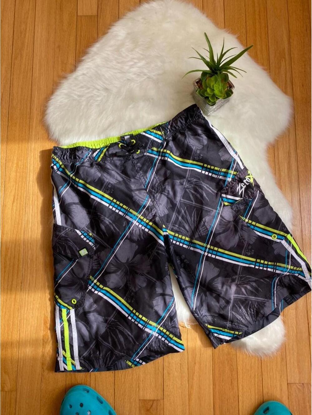 ZeroXposur Men's XL Swim Trunks with Neon Accents 18/20